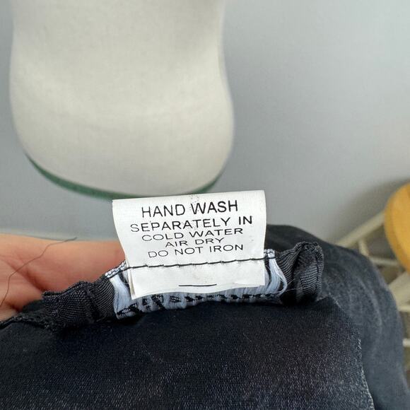 Dilemma Dhun Shroff Textured Black & Bronze Evening Topper Jacket - Picture 6 of 6